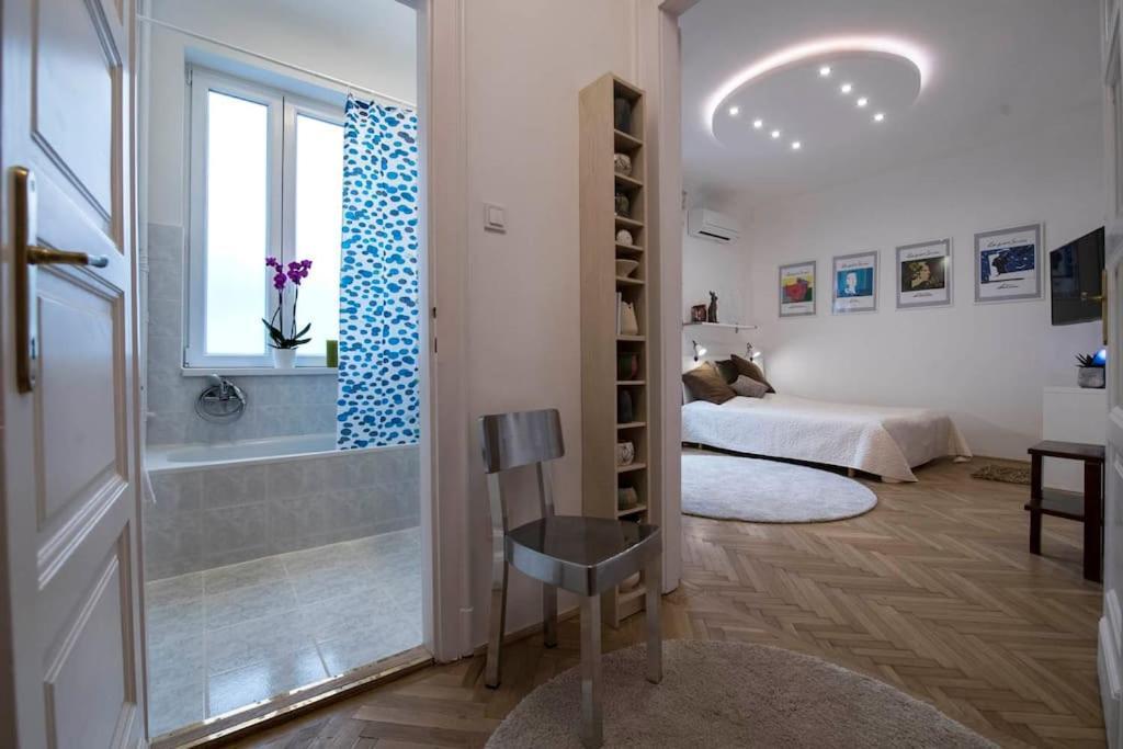 Gorgeous Flat Right Near The City Center Budapest Esterno foto