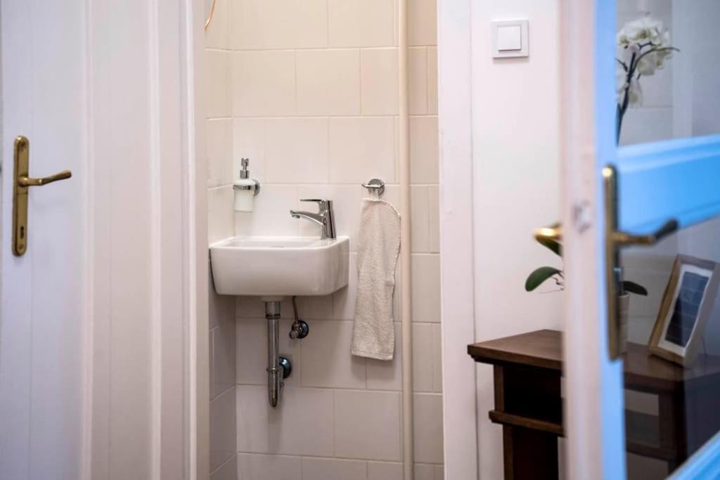 Gorgeous Flat Right Near The City Center Budapest Esterno foto