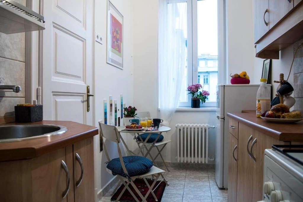 Gorgeous Flat Right Near The City Center Budapest Esterno foto